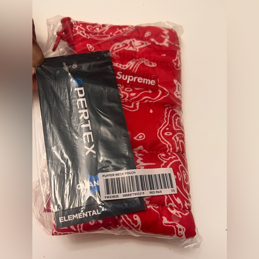SUPREME PUFFER NECK POUCH RED PAISLEY OS/ FW22 WEEK 14 BRAND NEW 100% AUTHENTIC